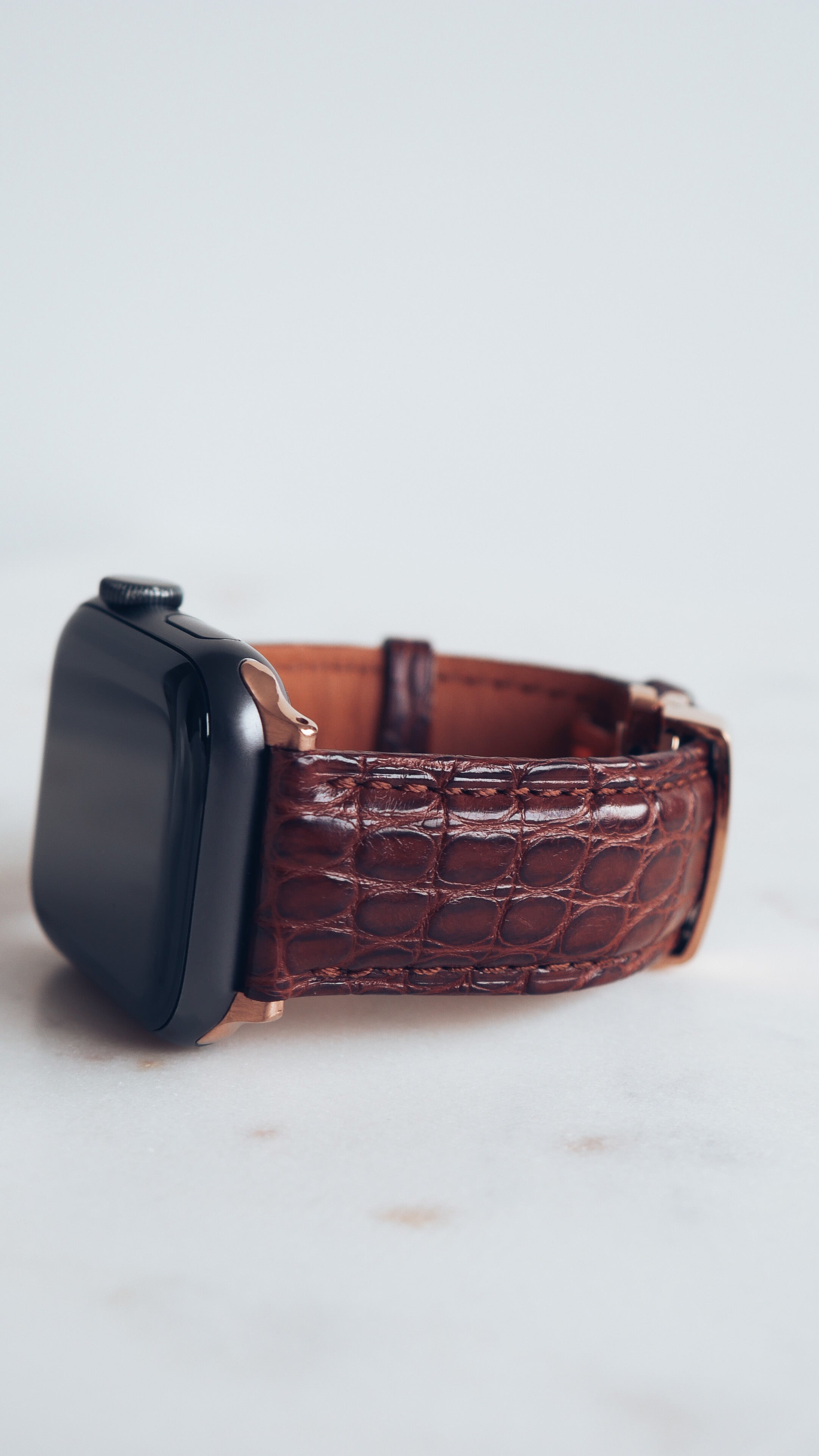 Leather Band Watch: Timeless Style and Lasting Comfort