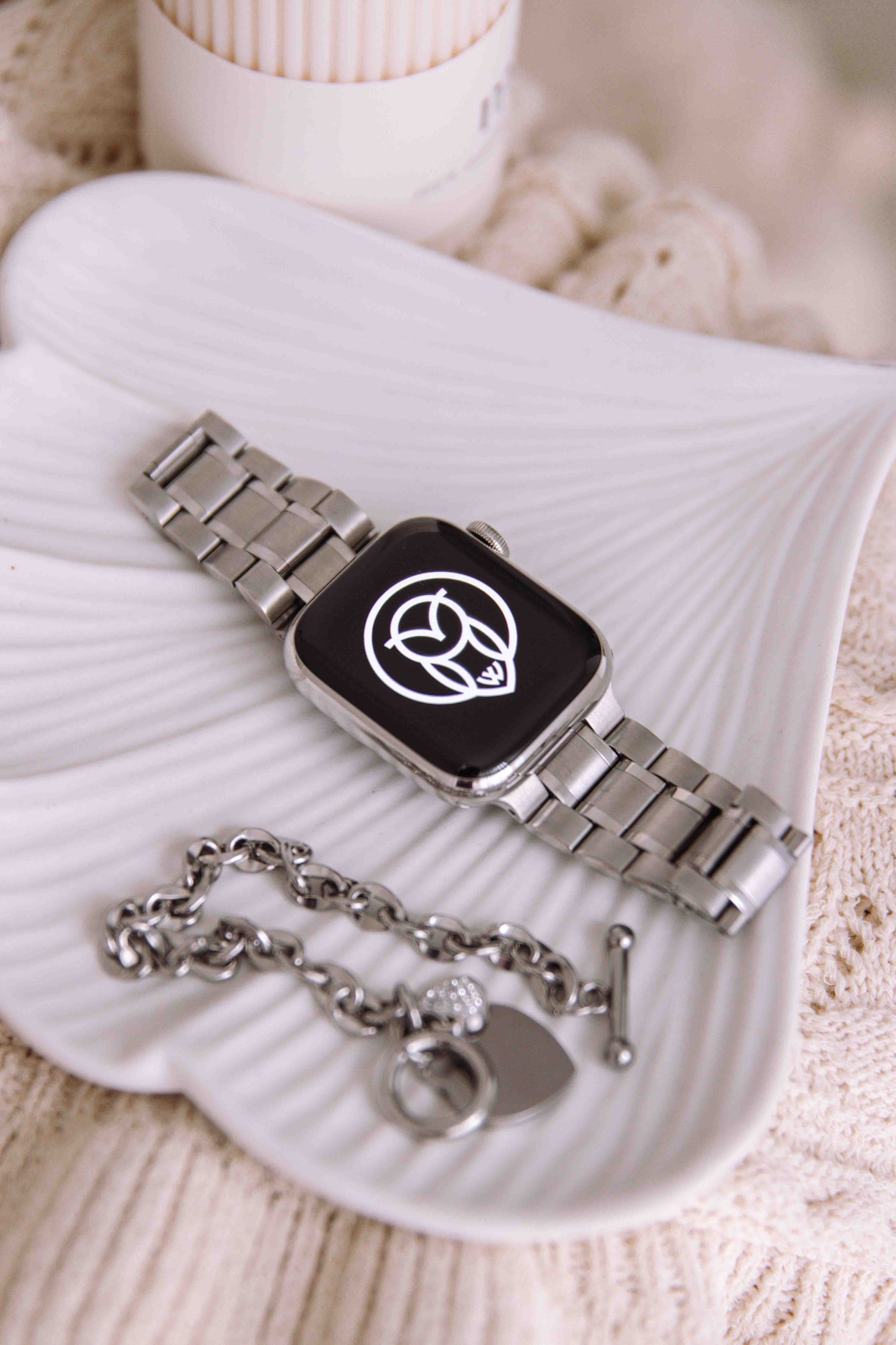 Discover the Elegance of an iWatch Band Bracelet